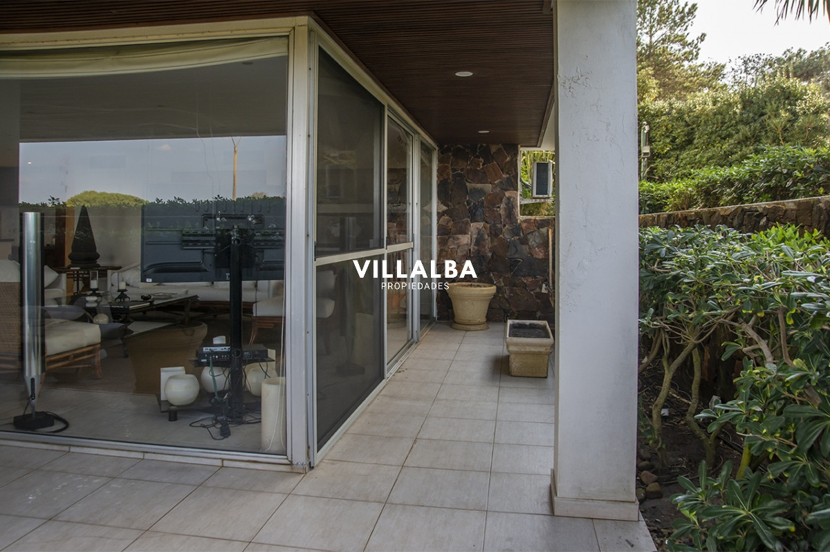 Apartamento ID.3609 - Apartamento de 4 dormitorios en Punta del Este frente al mar en Playa Brava