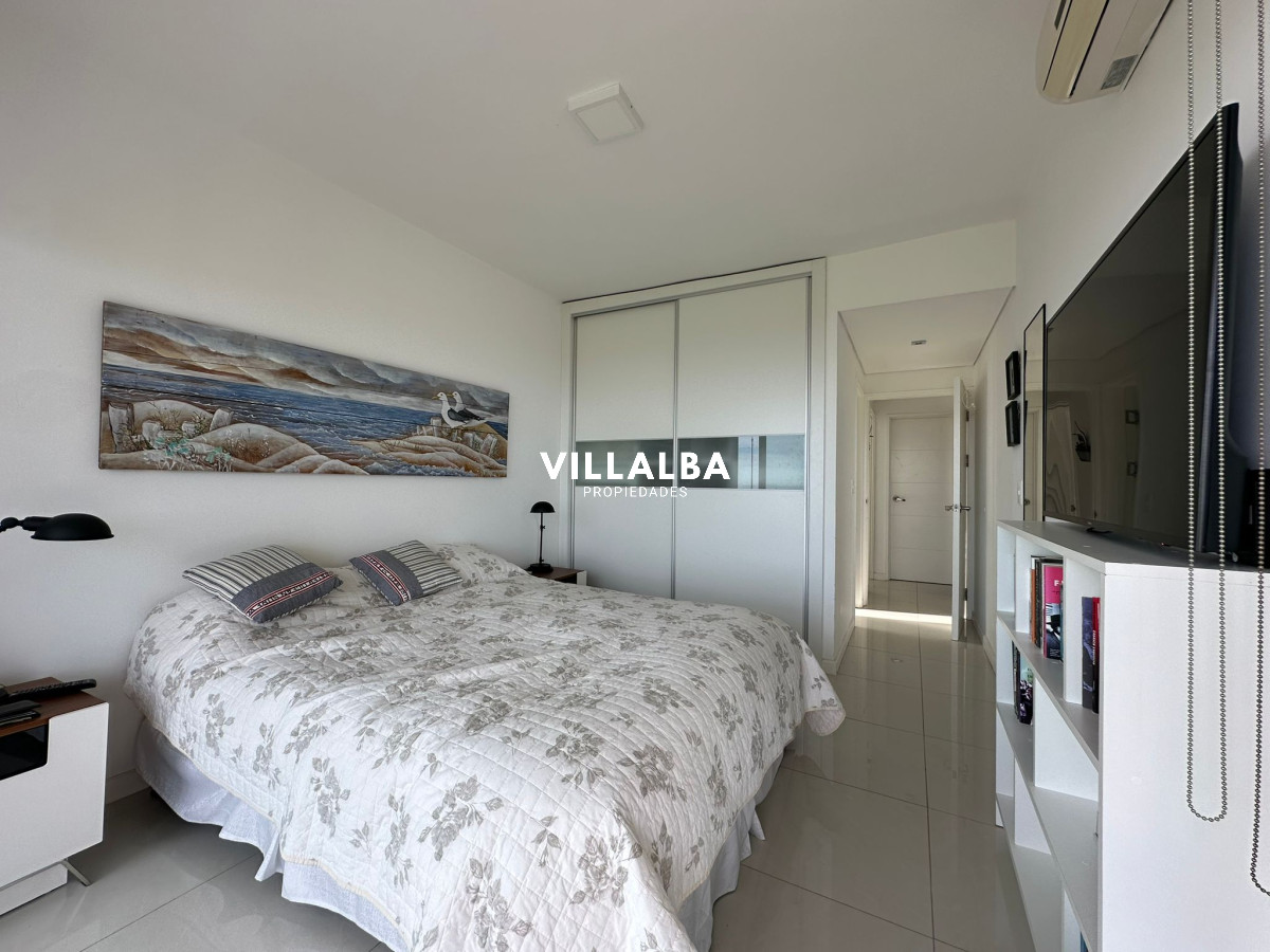Apartamento ID.2754 - Vende departamento en Azure tower, playa mansa de 2 dormitorios, con vista al mar, Punta del Este