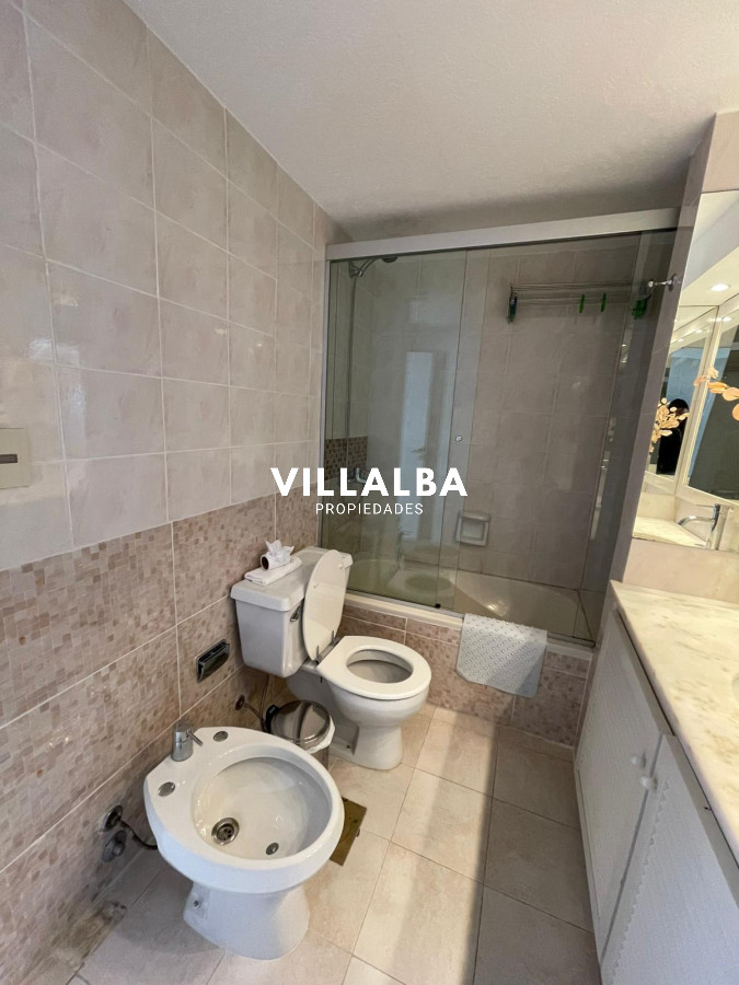 Apartamento ID.4123 - Apartamento de 2 dormitorios con vista al mar en venta en Peninsula.