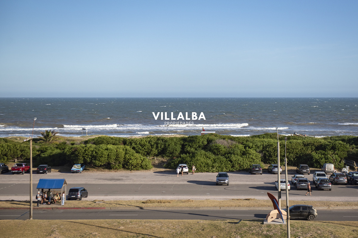 Apartamento ID.3431 - Apartamento Penthouse, frente al mar, playa brava, 3 dormitorios con hermosa vista