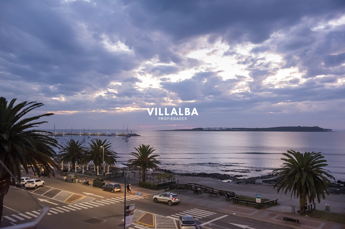 Apartamento ID.3641 - Edificio Espigon zona Puerto,  frente al mar. 