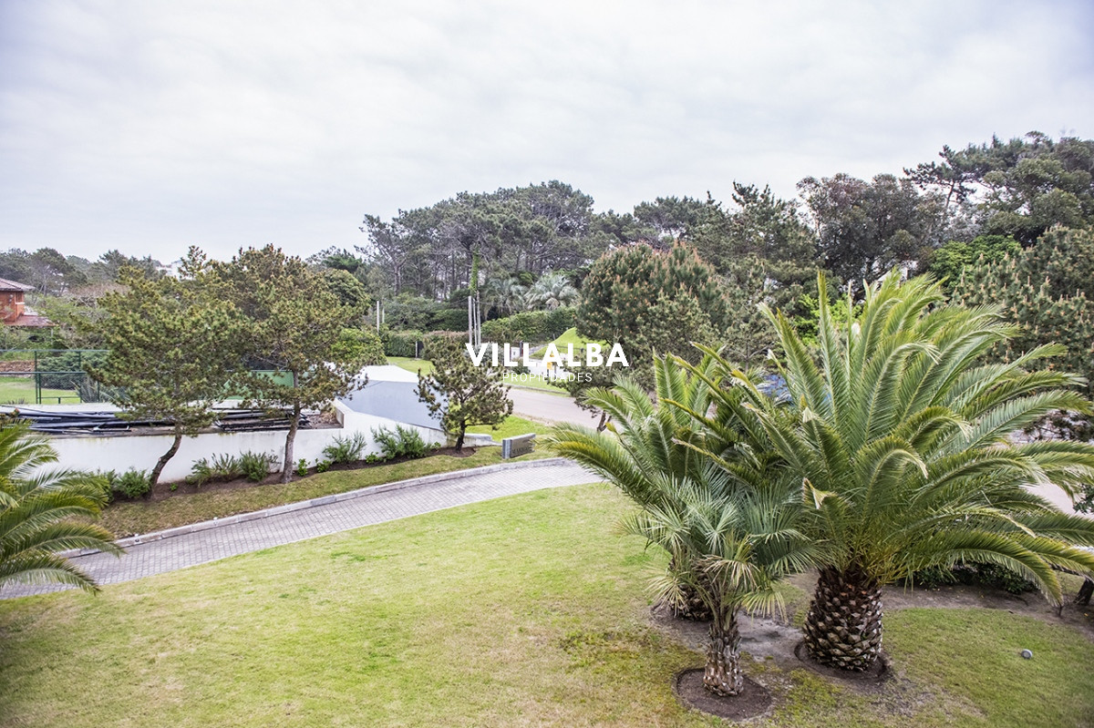 Apartamento ID.2369 - Hermoso Departamento en venta frente a Playa Brava, 3 dorm + dep. Marigot Brava