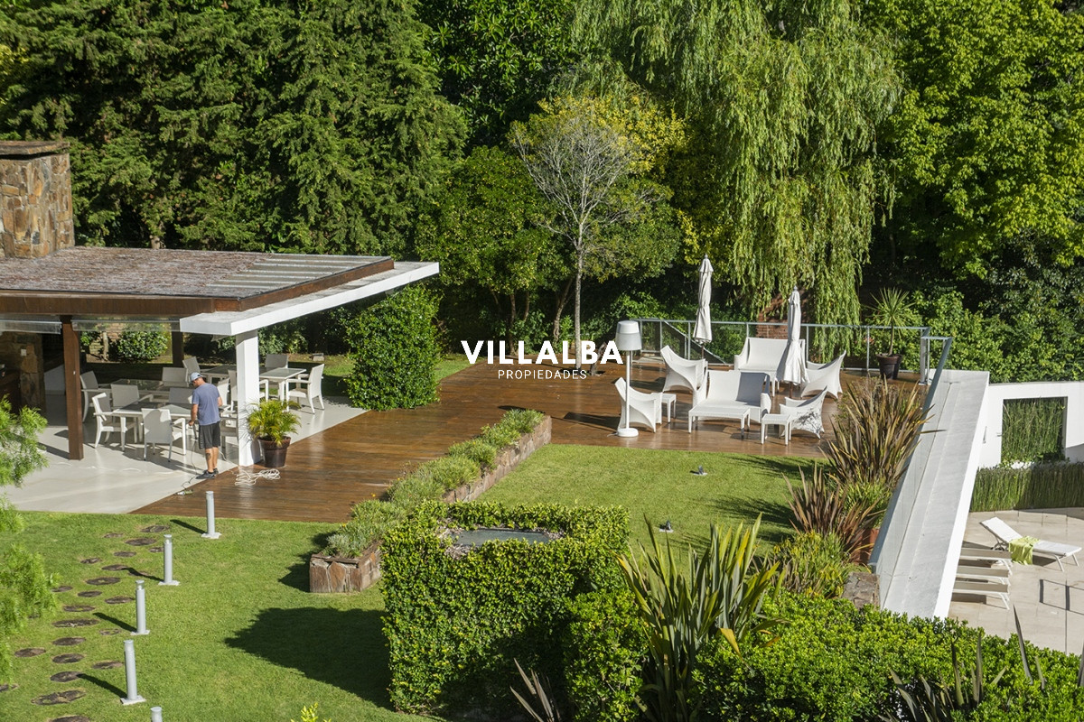 Apartamento ID.3666 - Espectacular departamento duplex a pasos del mar . 3 dormitorios en venta