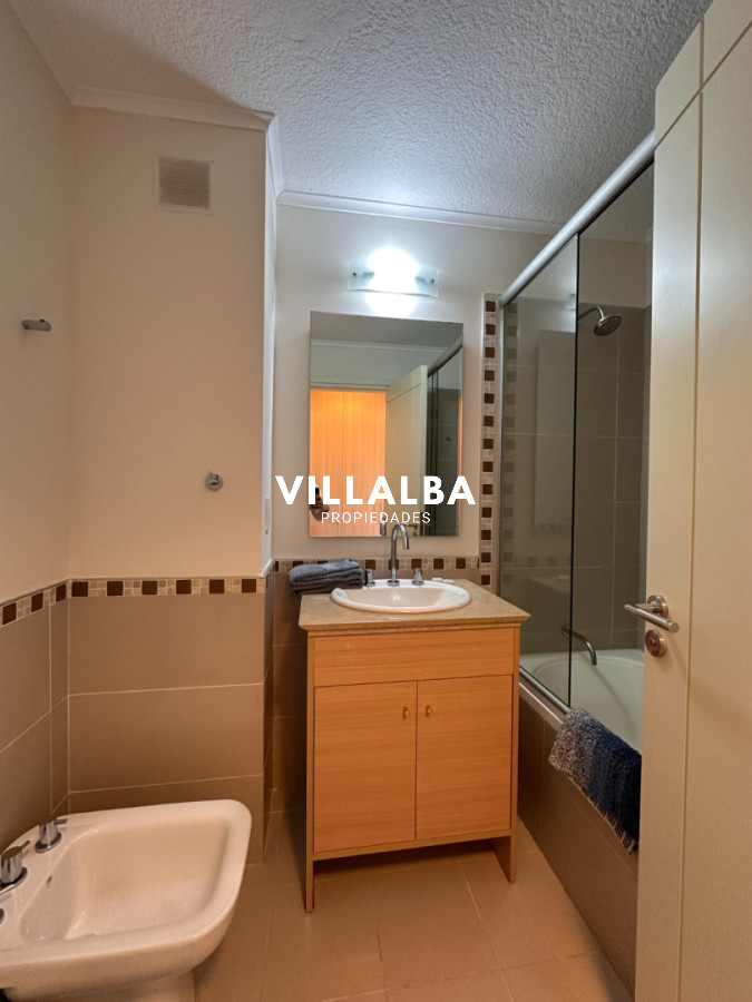 Apartamento ID.3801 - Hermoso apartamento en venta de 3 dormitorios y dependencia 