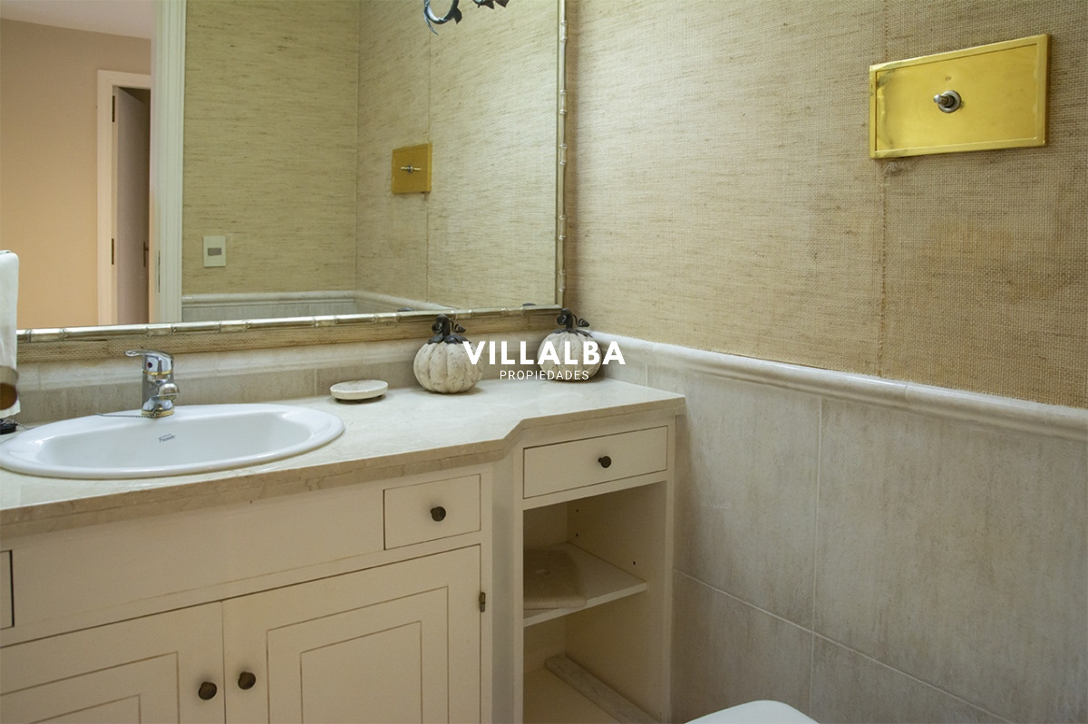 Apartamento ID.3609 - Apartamento de 4 dormitorios en Punta del Este frente al mar en Playa Brava