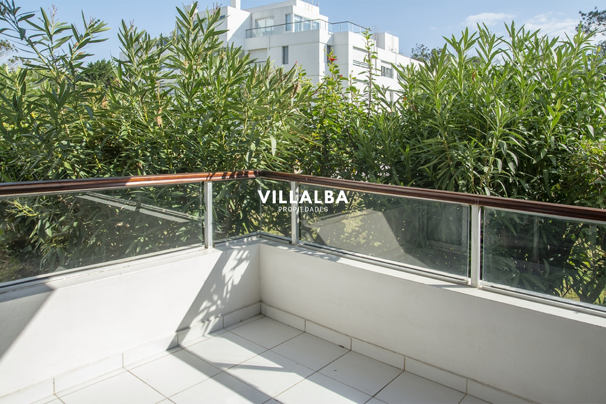 Apartamento ID.3609 - Apartamento de 4 dormitorios en Punta del Este frente al mar en Playa Brava