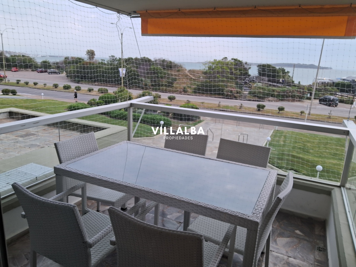 Apartamento ID.2482 - Hermoso Departamento de 3 dormitorios en venta frente al mar. 