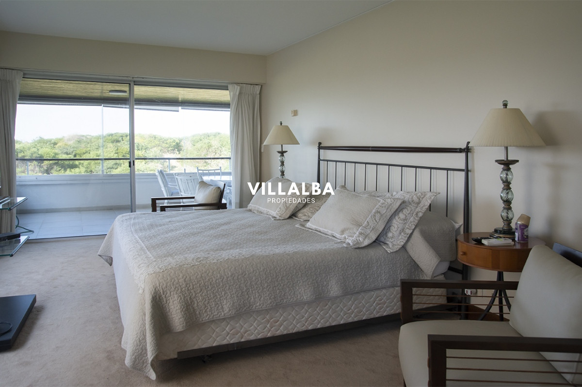 Apartamento ID.3609 - Apartamento de 4 dormitorios en Punta del Este frente al mar en Playa Brava