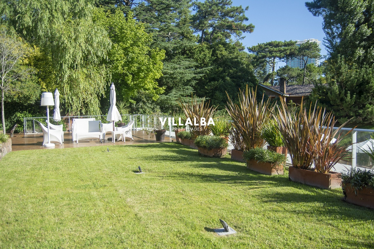 Apartamento ID.3666 - Espectacular departamento duplex a pasos del mar . 3 dormitorios en venta