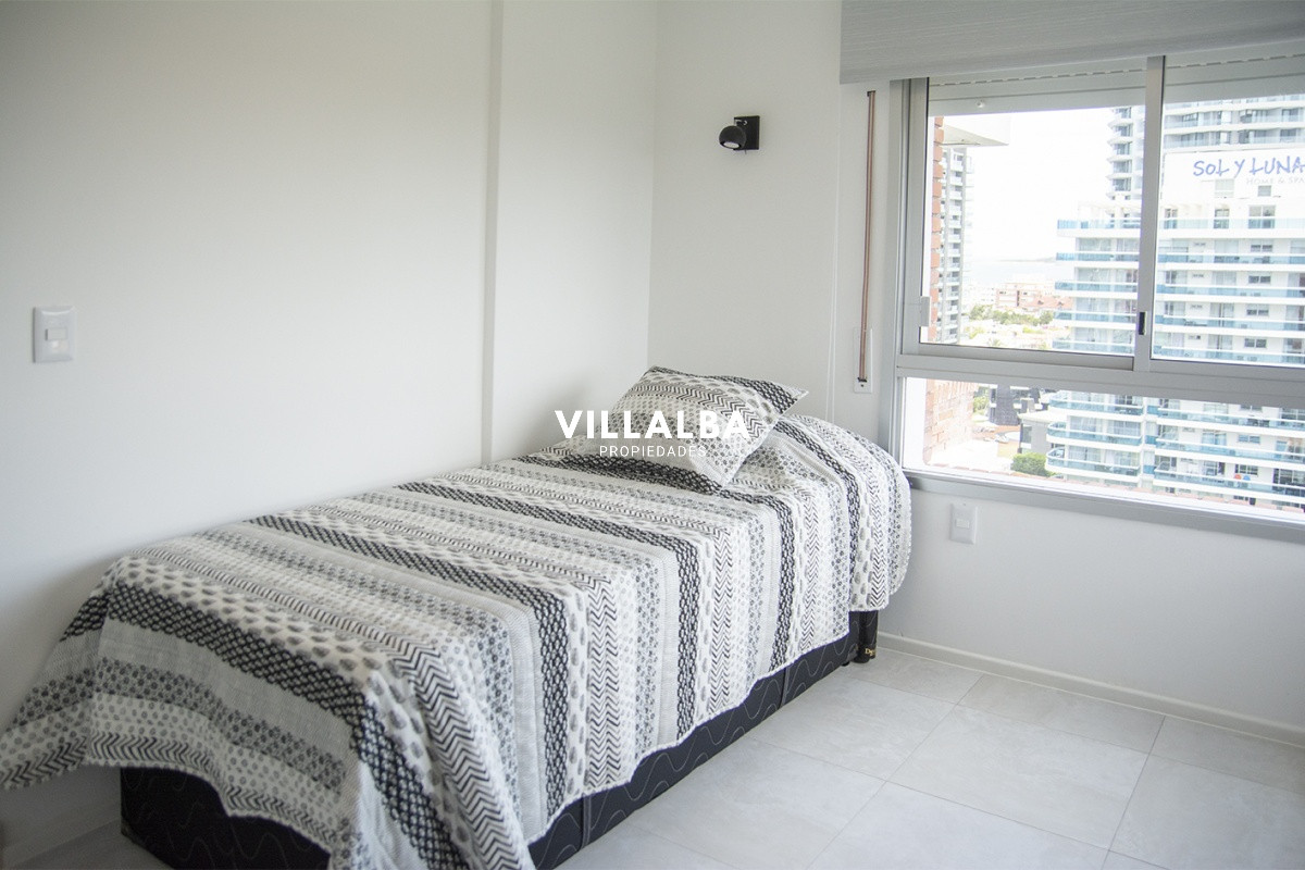 Apartamento ID.2810 - Vende apartamento de 2 dormitorios y medio en Chiverta, Reciclado completo. Punta del Este 