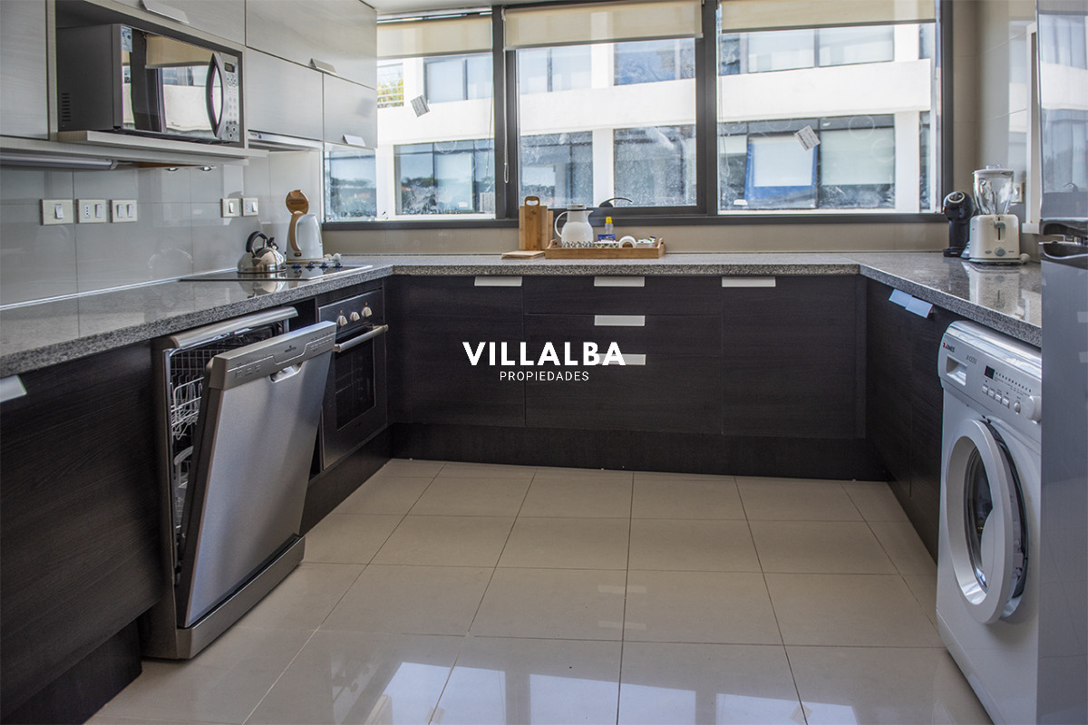 Apartamento ID.2367 - Penthouse frente al mar en venta, 3 suites. Blue Bird