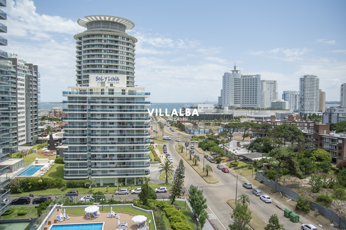 Apartamento ID.2810 - Vende apartamento de 2 dormitorios y medio en Chiverta, Reciclado completo. Punta del Este 
