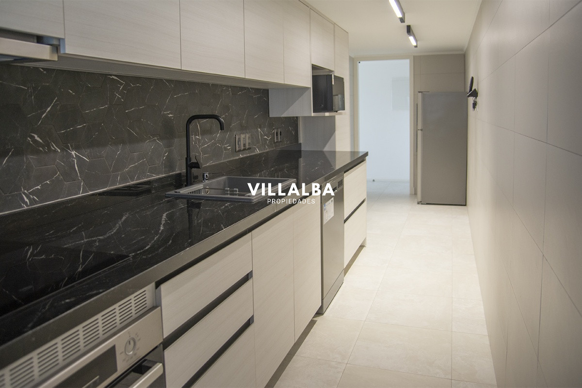 Apartamento ID.2810 - Vende apartamento de 2 dormitorios y medio en Chiverta, Reciclado completo. Punta del Este 