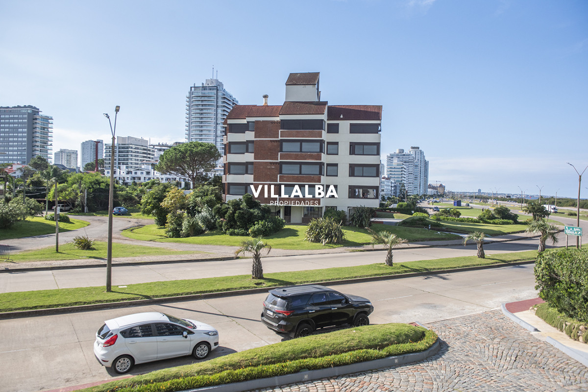 Apartamento ID.3480 - Vende departamento de 3 dormitorios en Ocean Tower, Punta del Este 