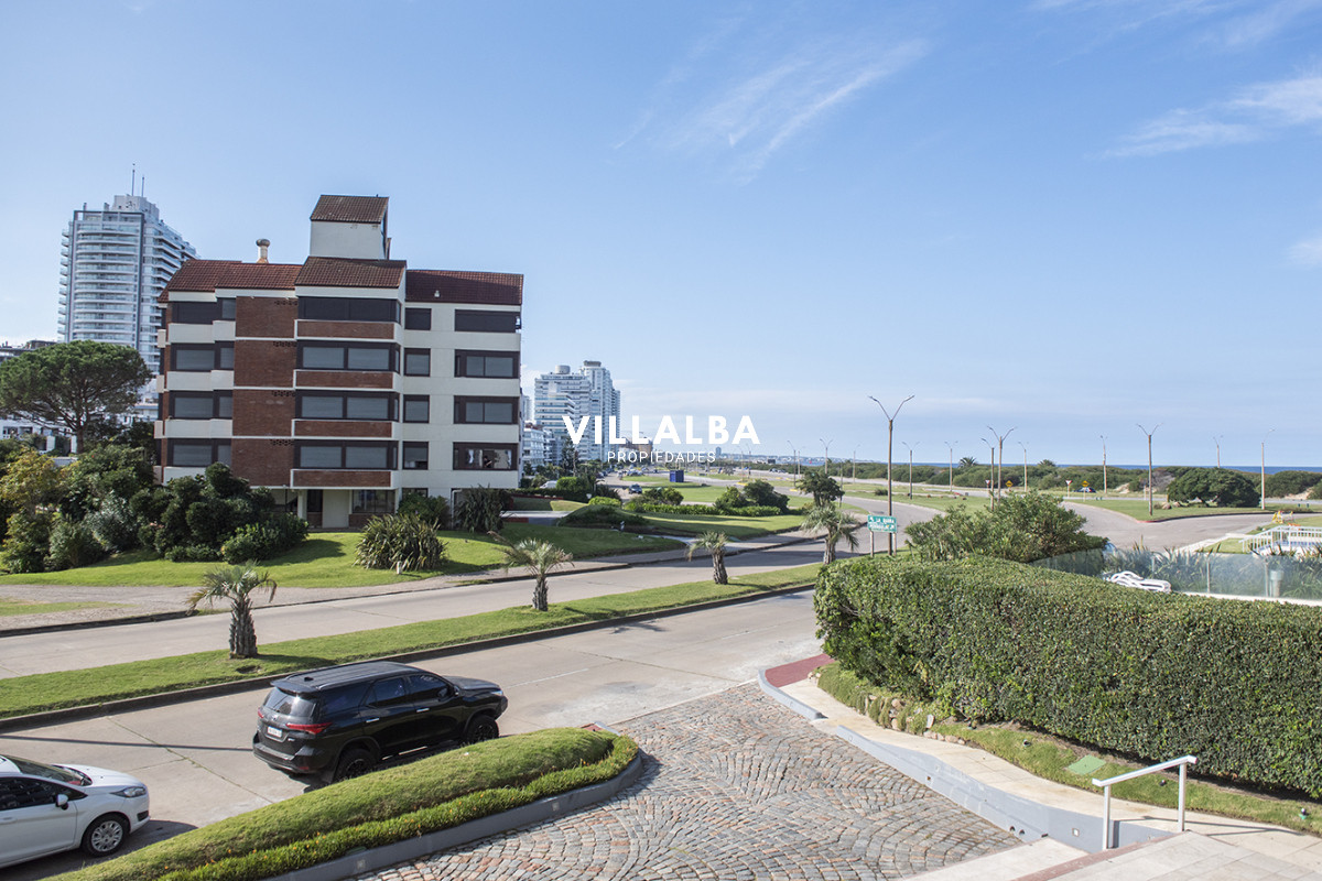 Apartamento ID.3480 - Vende departamento de 3 dormitorios en Ocean Tower, Punta del Este 