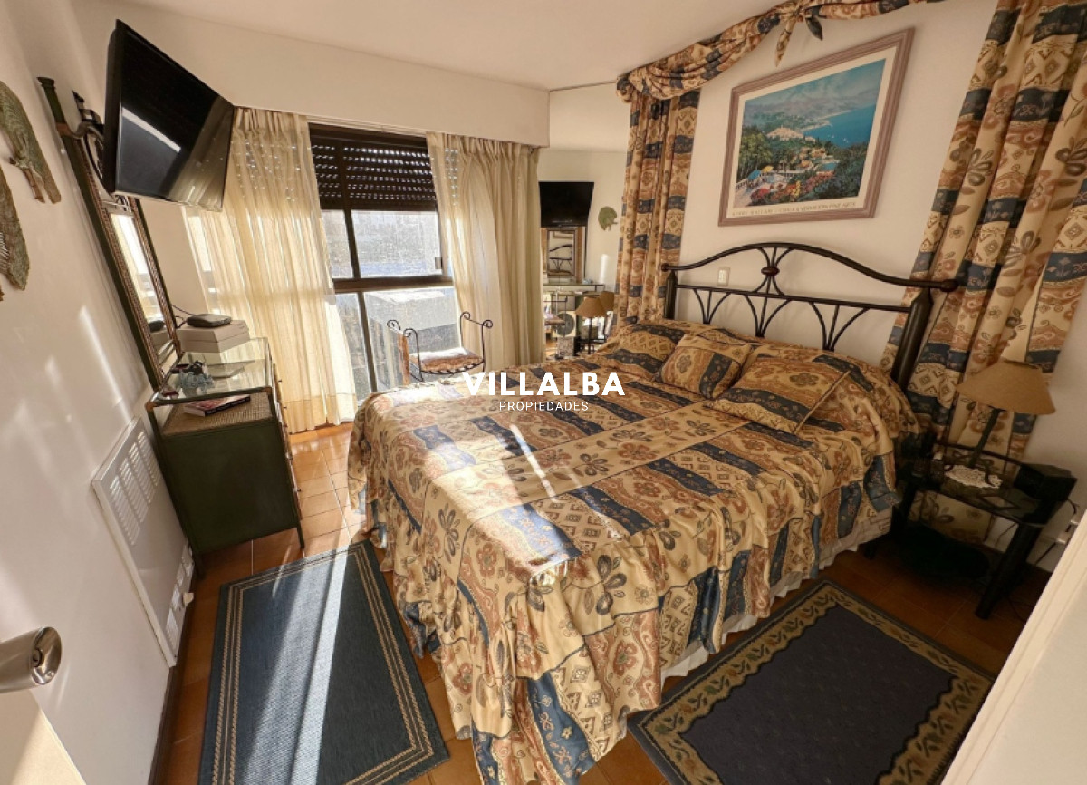 Apartamento ID.4129 - Vende Apartamento frente al mar en Brava, Punta del Este de 2 dormitorios.