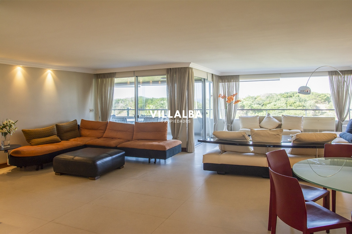 Apartamento ID.3609 - Apartamento de 4 dormitorios en Punta del Este frente al mar en Playa Brava