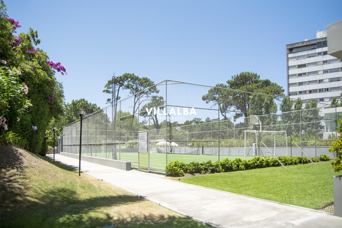 Apartamento ID.4001 - Vende apto de 2 dormitorios con vista al mar en Punta del este