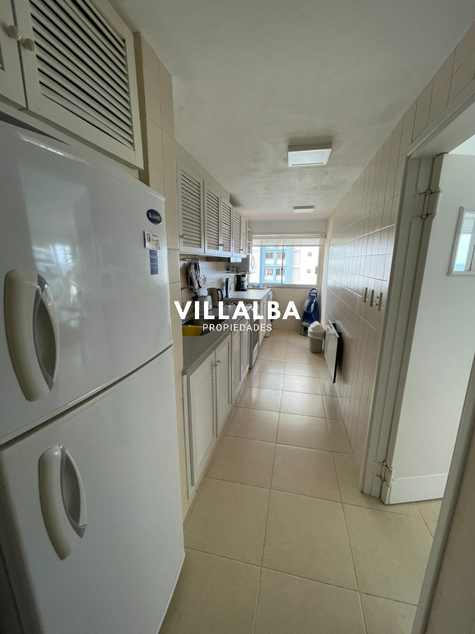 Apartamento ID.4123 - Apartamento de 2 dormitorios con vista al mar en venta en Peninsula.
