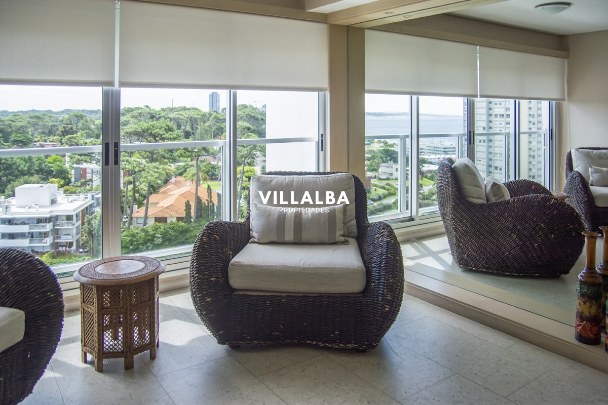 Apartamento ID.2860 - Vende apartamento de 4 dormitorios con 2 cocheras en Lincon Center, Playa Mansa, Punta del Este 