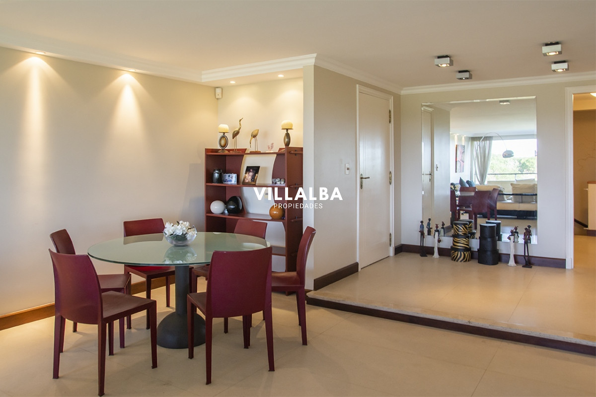 Apartamento ID.3609 - Apartamento de 4 dormitorios en Punta del Este frente al mar en Playa Brava