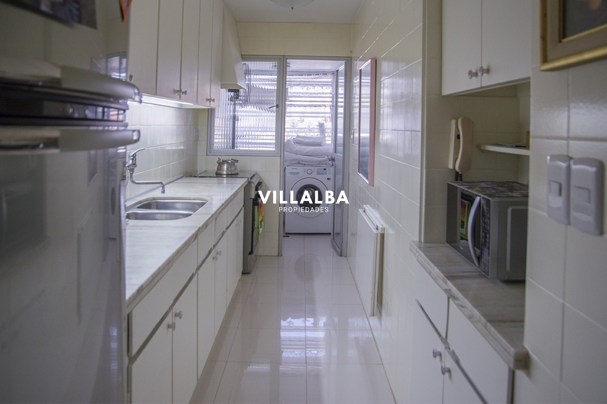 Apartamento ID.2482 - Hermoso Departamento de 3 dormitorios en venta frente al mar. 