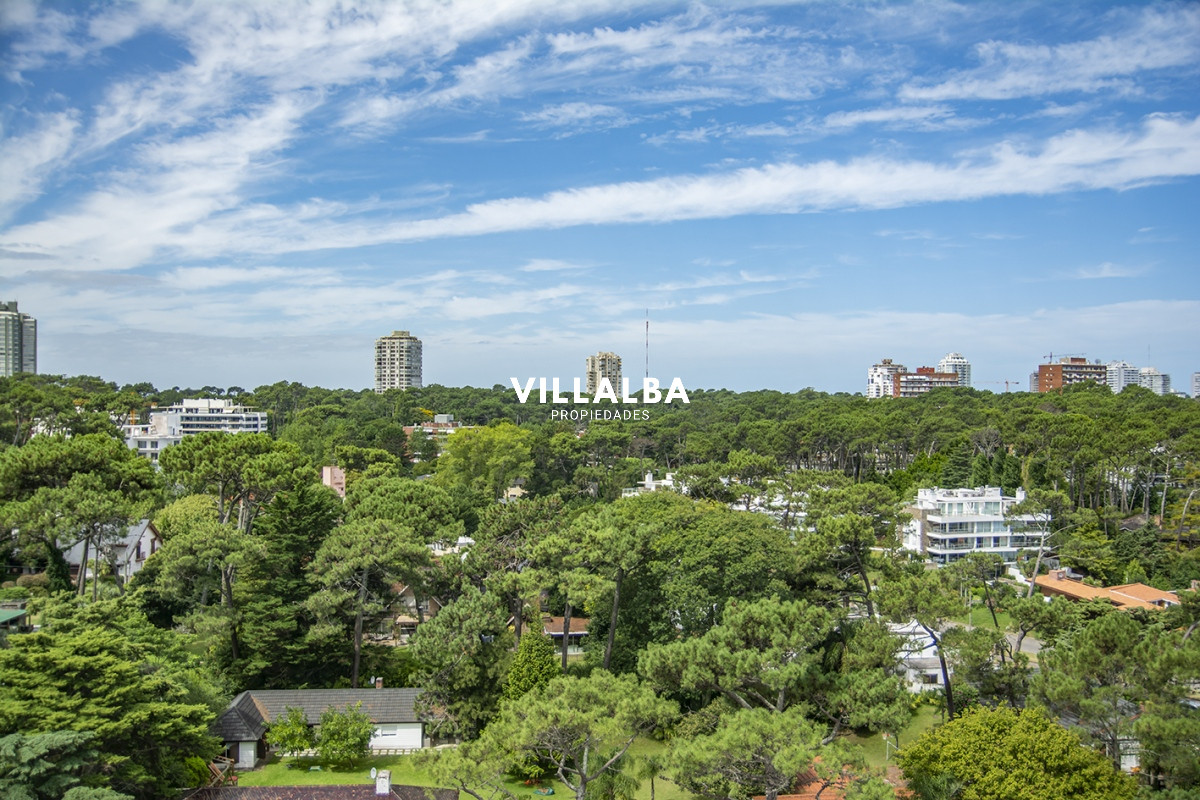 Apartamento ID.2860 - Vende apartamento de 4 dormitorios con 2 cocheras en Lincon Center, Playa Mansa, Punta del Este 