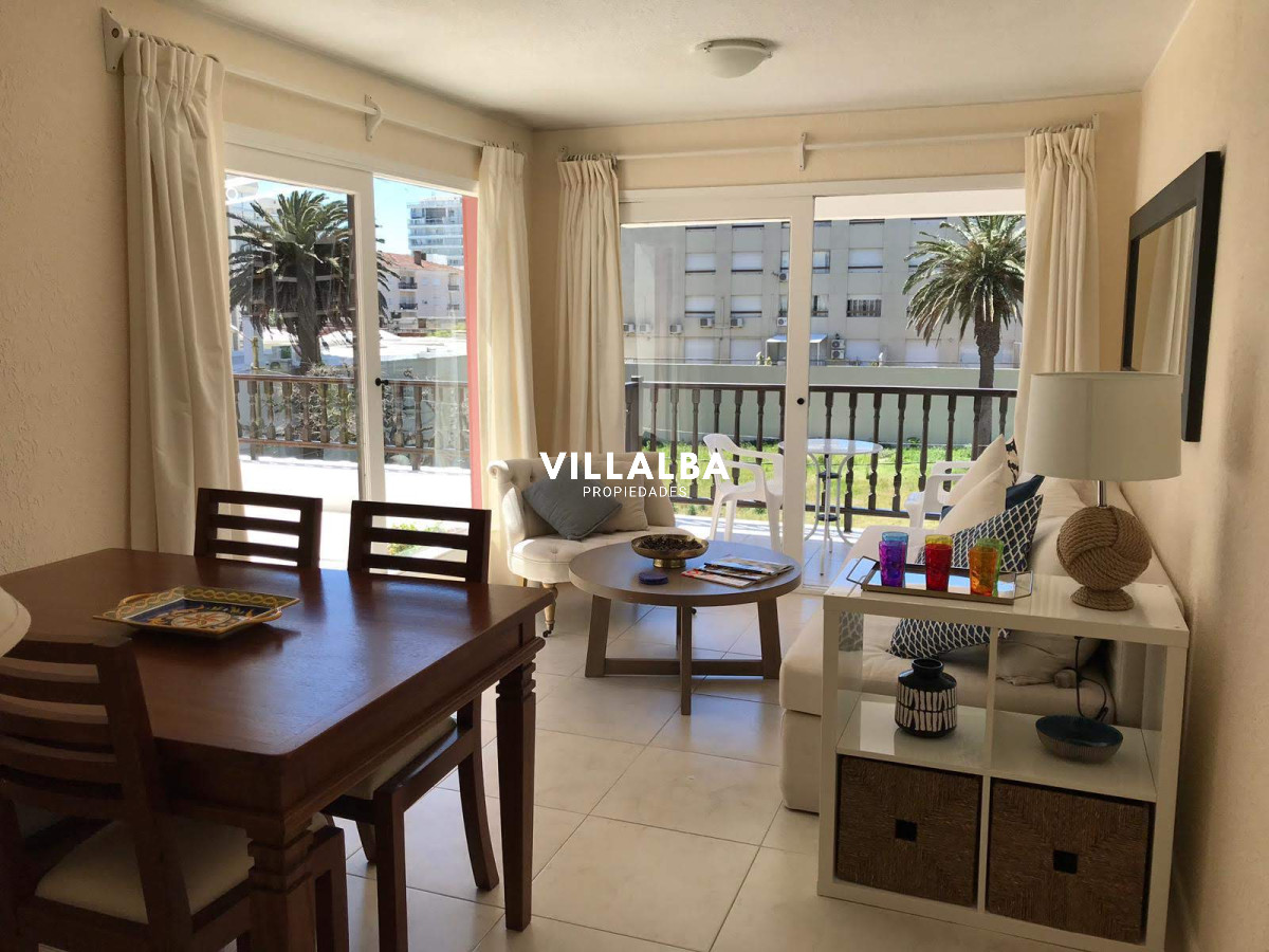Apartamento ID.4052 - Apartamento en venta en Peninsula, Punta del Este 