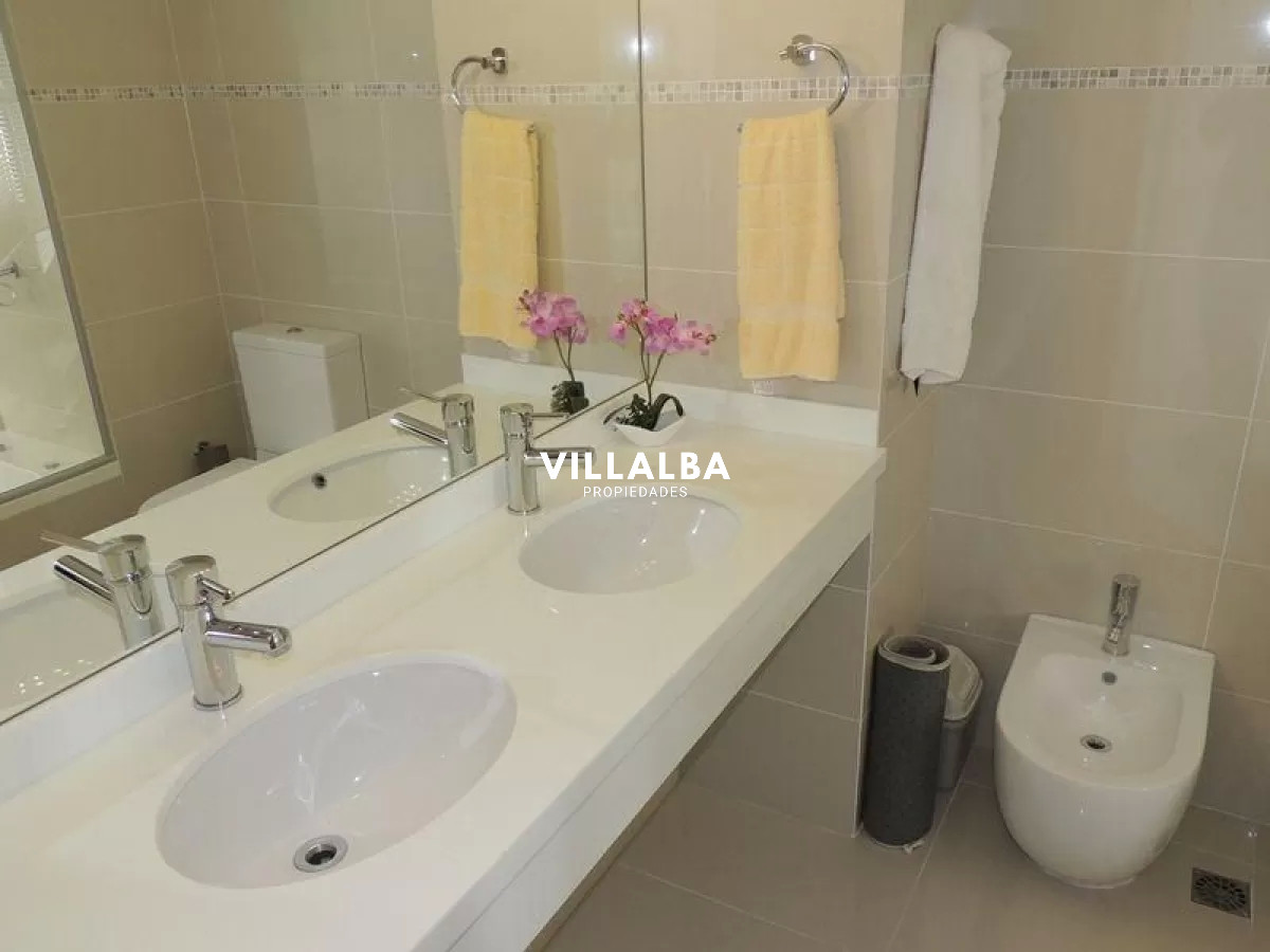 Apartamento ID.2385 - Lindo departamento en excelente zona a metros de Playa Mansa. Amenities. 