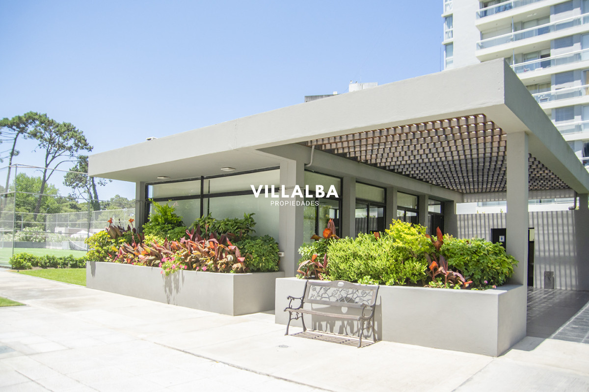 Apartamento ID.4001 - Vende apto de 2 dormitorios con vista al mar en Punta del este