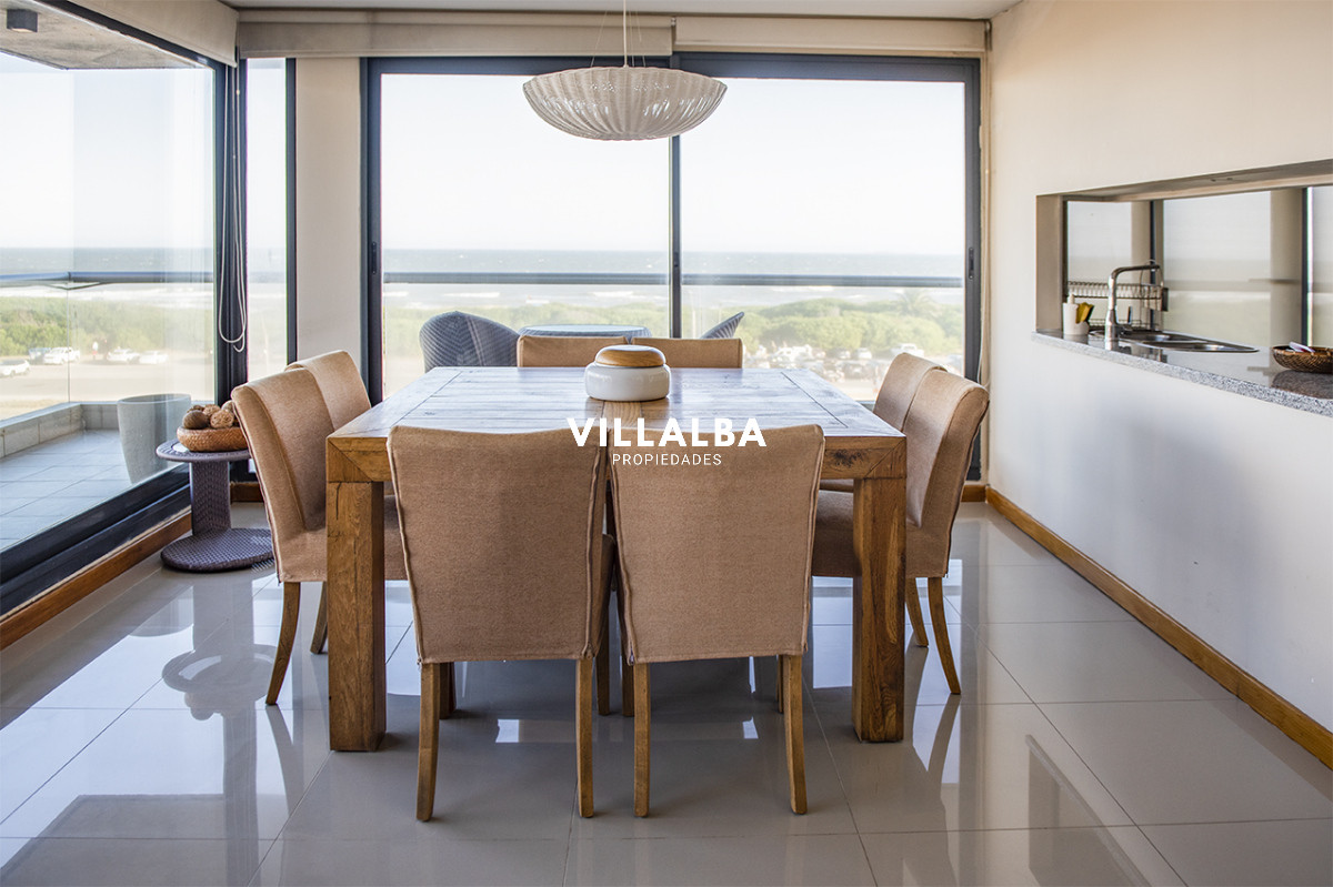 Apartamento ID.3431 - Apartamento Penthouse, frente al mar, playa brava, 3 dormitorios con hermosa vista