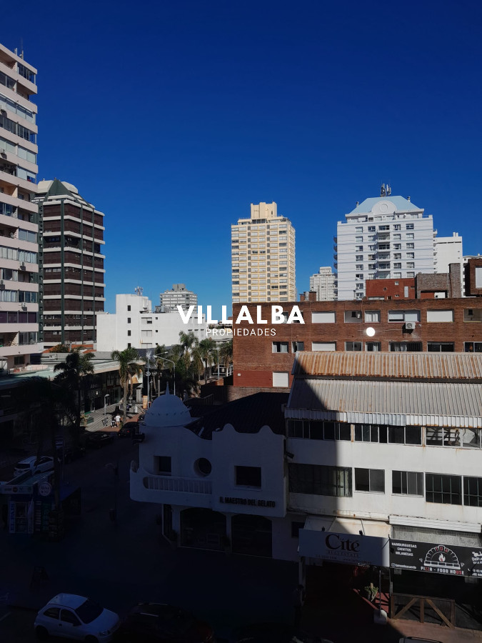 Apartamento ID.3449 - Departamento  en venta de 3 dormitorios  Peninsula, Punta del Este