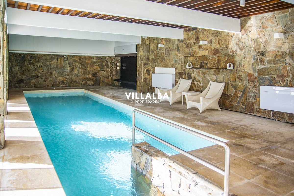 Apartamento ID.3666 - Espectacular departamento duplex a pasos del mar . 3 dormitorios en venta