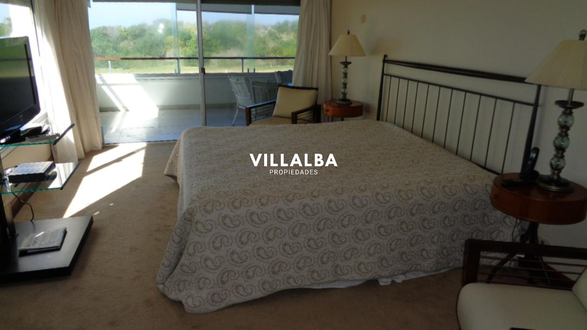 Apartamento ID.3609 - Apartamento de 4 dormitorios en Punta del Este frente al mar en Playa Brava