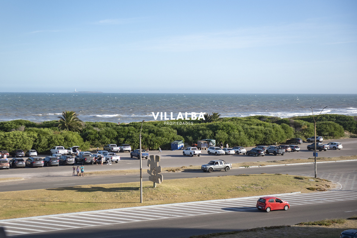 Apartamento ID.3431 - Apartamento Penthouse, frente al mar, playa brava, 3 dormitorios con hermosa vista