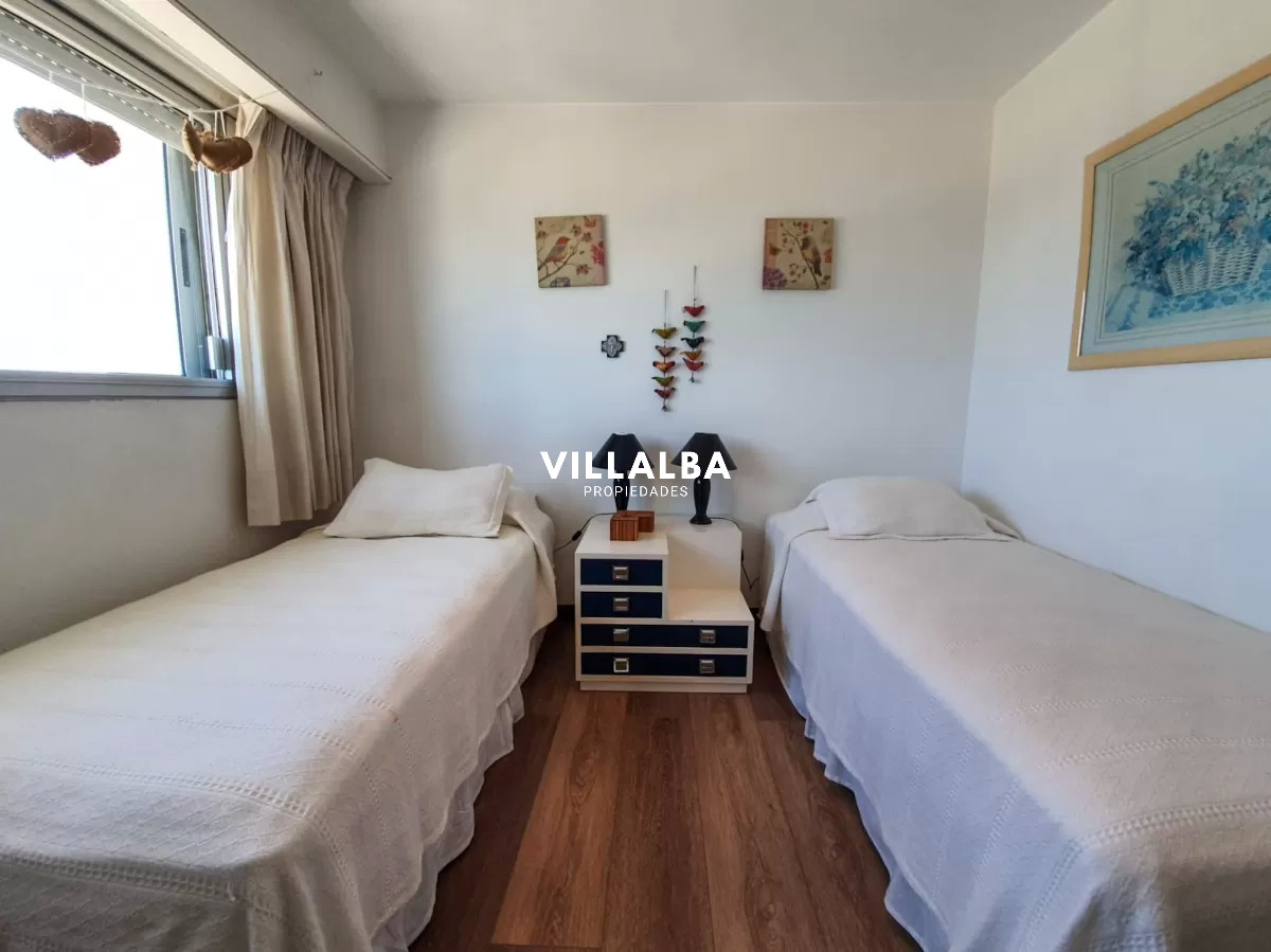 Apartamento ID.3639 - Departamento de 3 dormitorios + dep. en venta en Edif. Fontemar, vista al Puerto