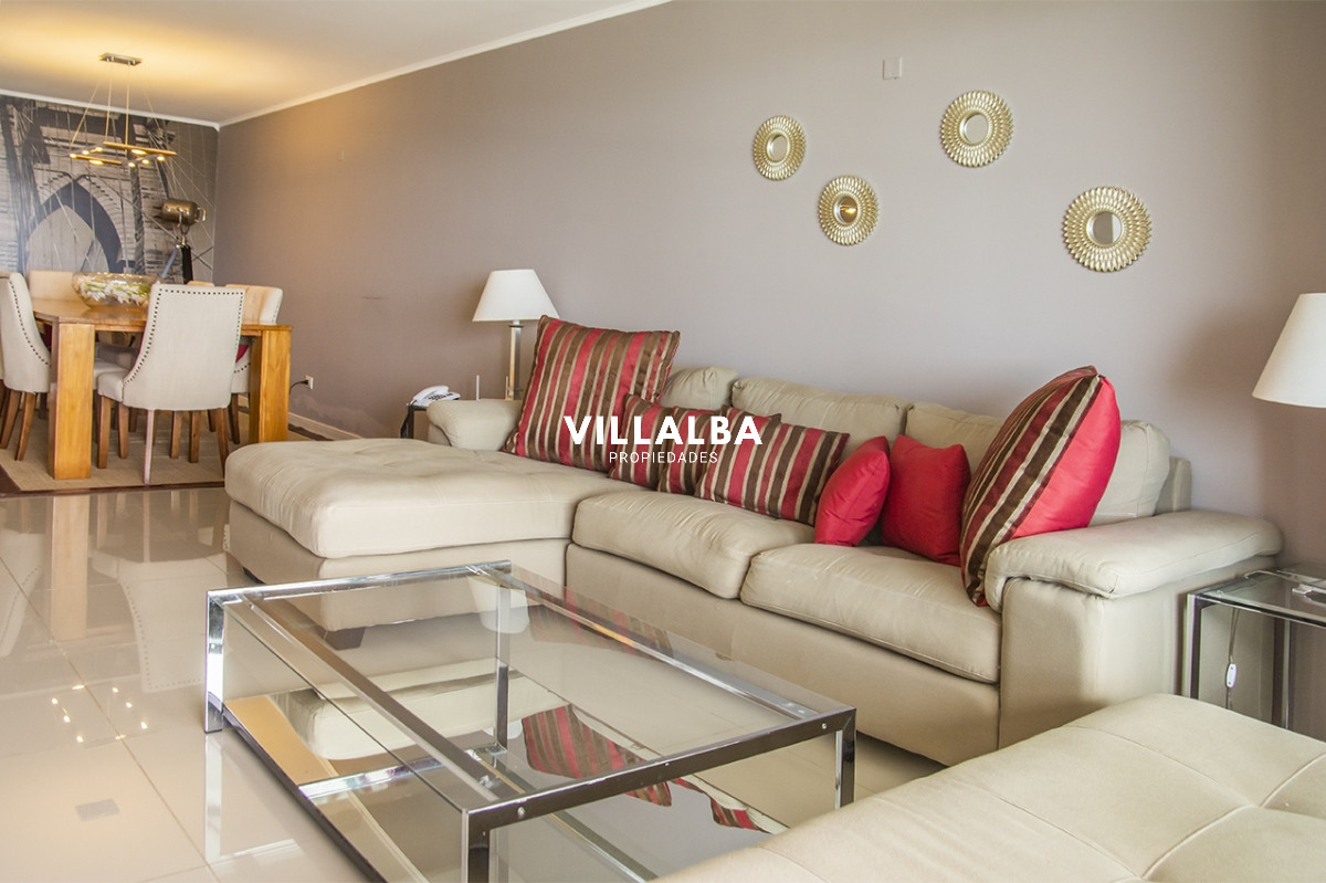 Apartamento ID.3917 - Vende apartamento de 3 dormitorios en Wind Tower, piso alto con vista al mar , Punta del Este 