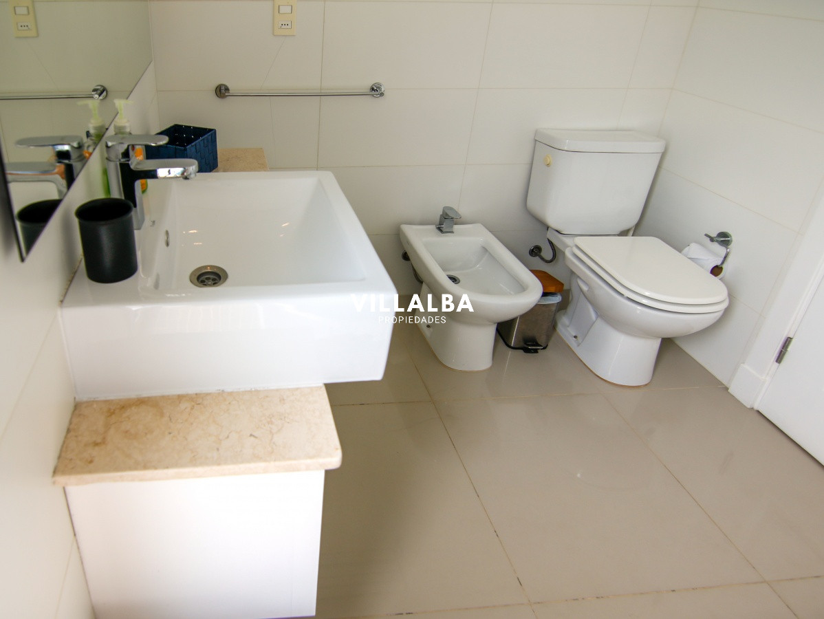 Apartamento ID.3665 - PH en playa mansa , departamento en Edificio Monet de 2 dormitorios, Punta Del Este