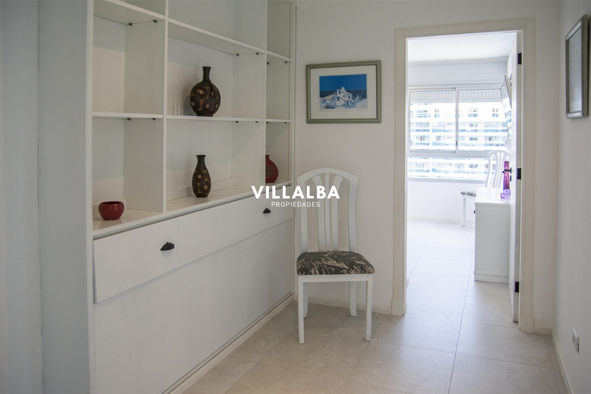 Apartamento ID.2810 - Vende apartamento de 2 dormitorios y medio en Chiverta, Reciclado completo. Punta del Este 