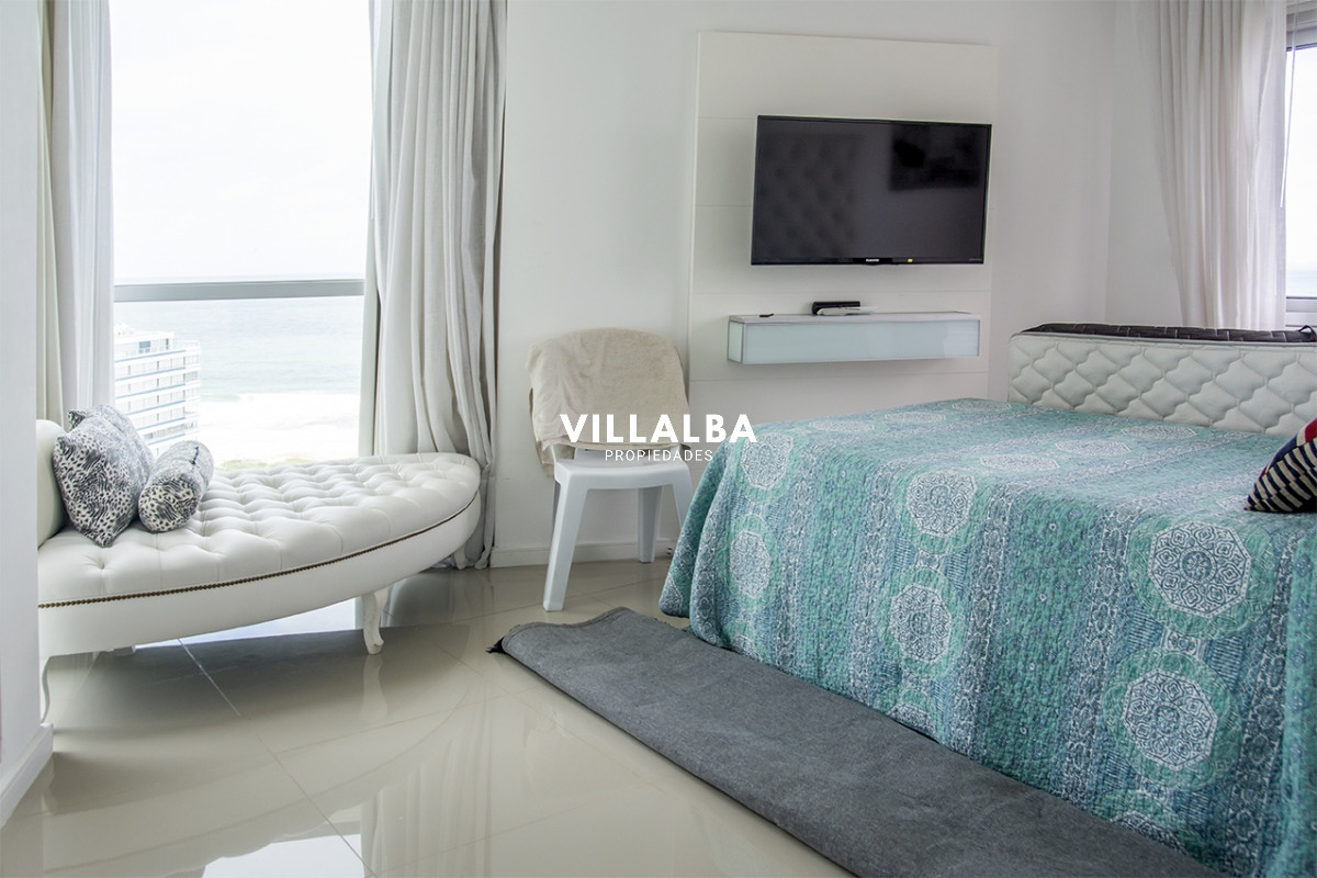 Apartamento ID.3917 - Vende apartamento de 3 dormitorios en Wind Tower, piso alto con vista al mar , Punta del Este 