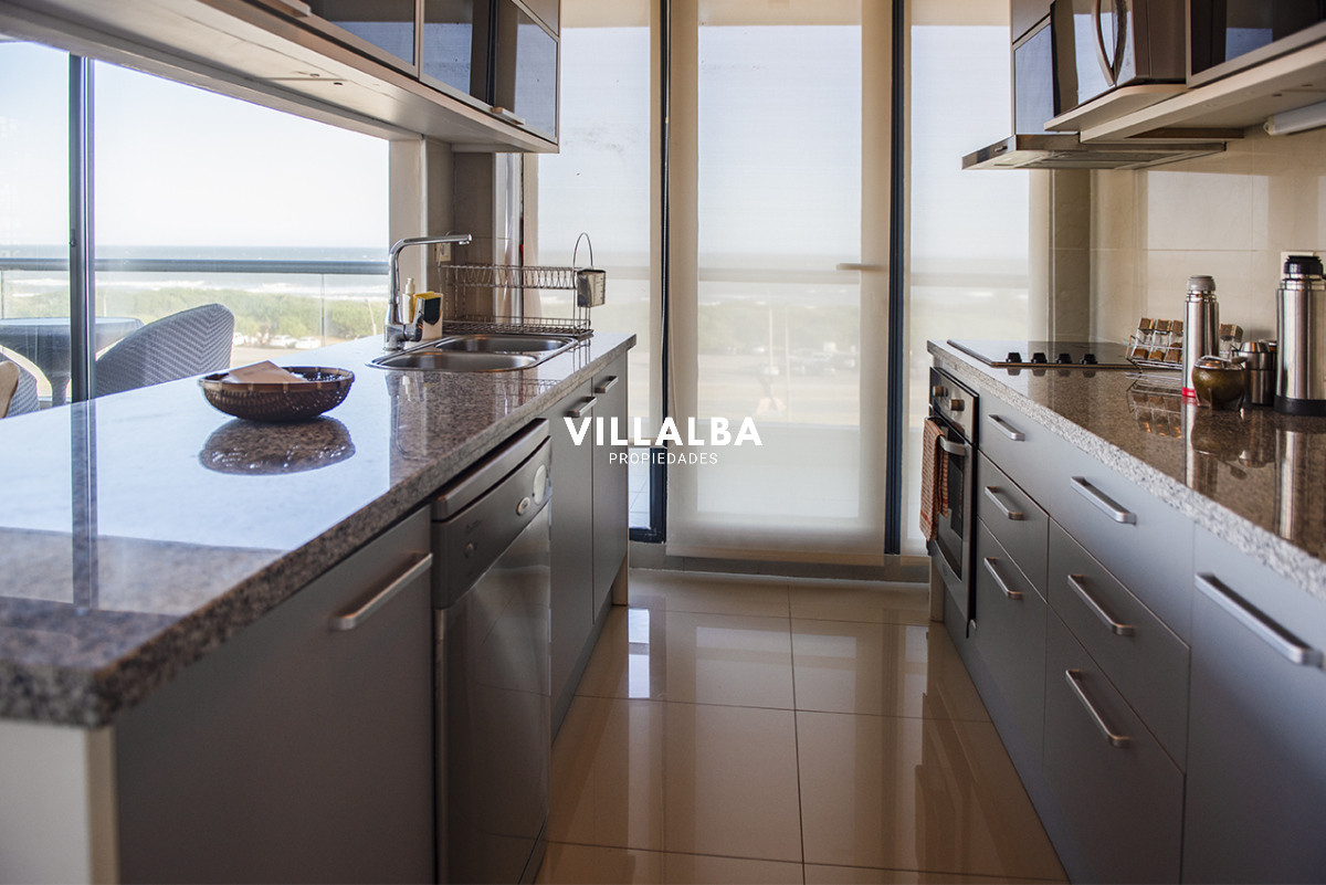 Apartamento ID.3431 - Apartamento Penthouse, frente al mar, playa brava, 3 dormitorios con hermosa vista