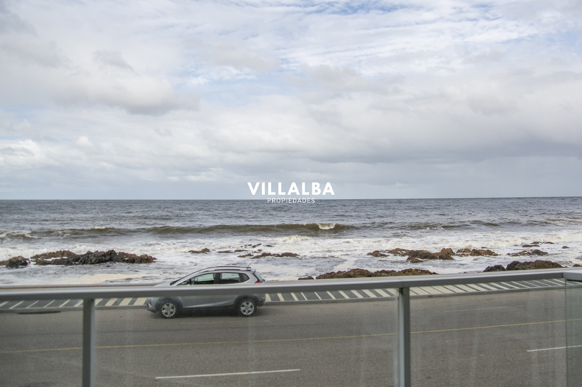 Apartamento ID.2178 - Vende apartamento. Edificio Bonaire. 3 dormitorios con servicios. Brava, Peninsula, Punta del Este