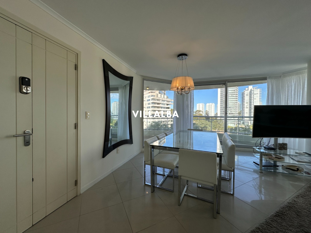 Apartamento ID.3801 - Hermoso apartamento en venta de 3 dormitorios y dependencia 