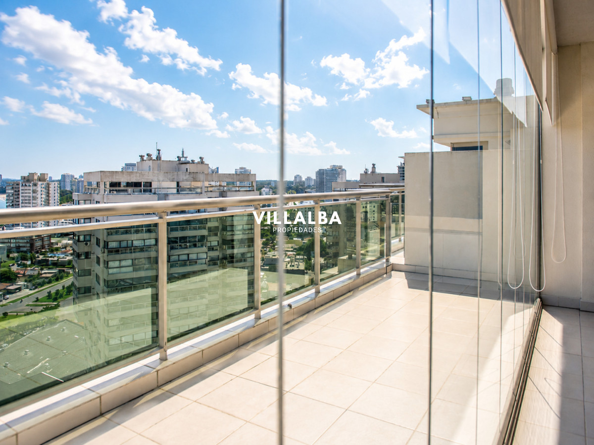 Apartamento ID.3508 - Hermoso Pent-house en torre Imperiale ,venta en zona de la Brava.