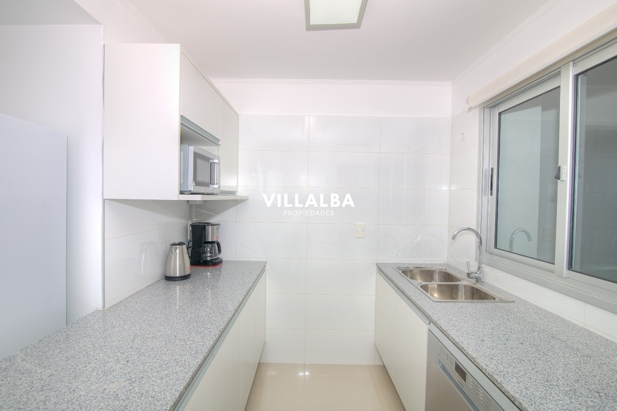 Apartamento ID.3664 - Apartamento en Venta de 3 dormitorios en Playa Mansa , Punta del este