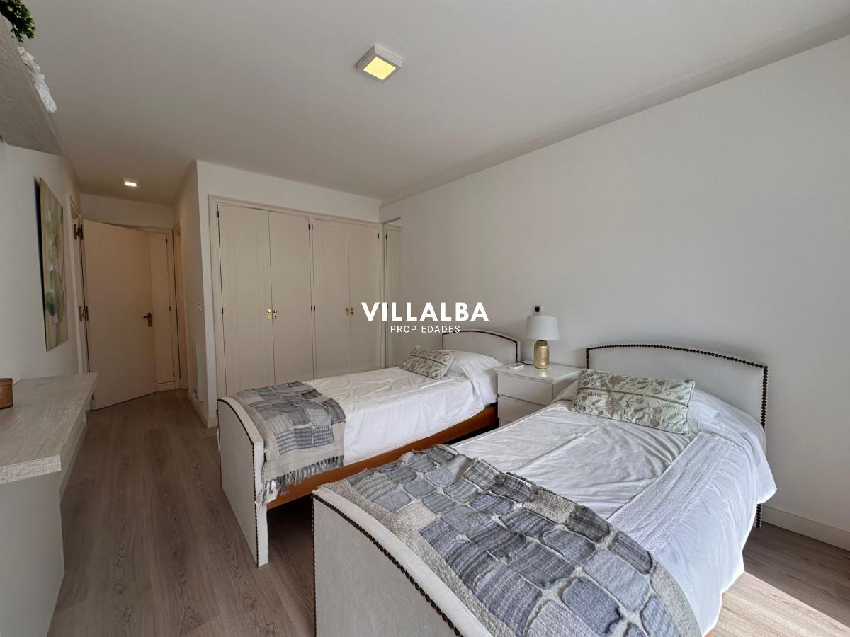Apartamento ID.3610 - Se vende departamento de 4 dormitorios , Playa brava, Esturion