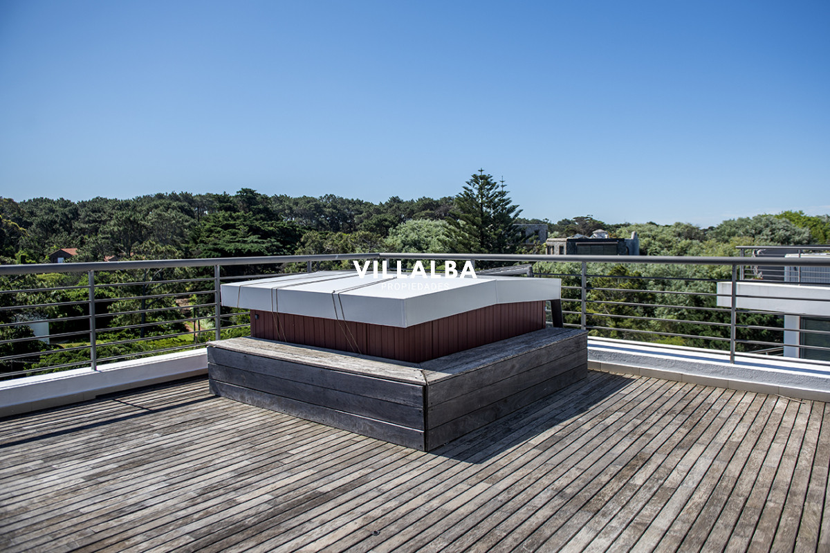 Apartamento ID.2367 - Penthouse frente al mar en venta, 3 suites. Blue Bird