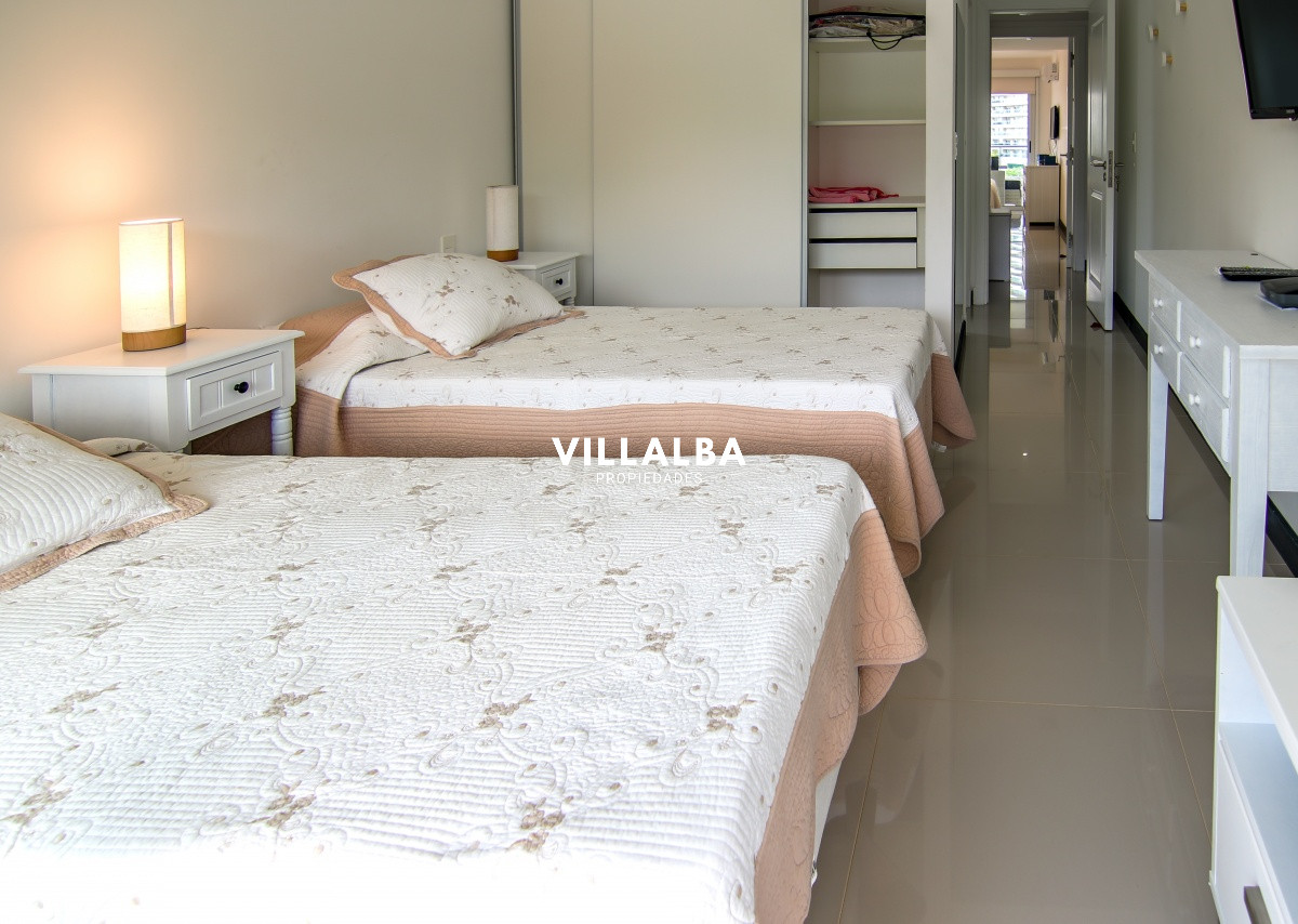 Apartamento ID.3665 - PH en playa mansa , departamento en Edificio Monet de 2 dormitorios, Punta Del Este