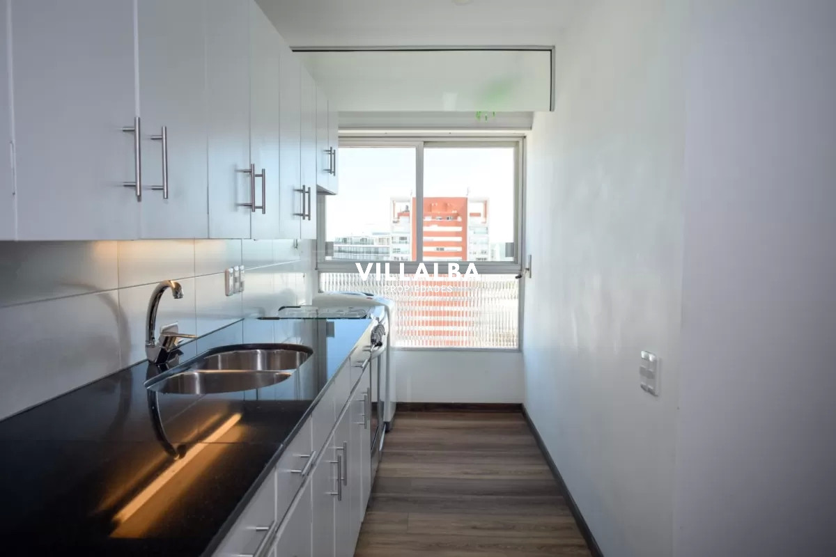 Apartamento ID.3639 - Departamento de 3 dormitorios + dep. en venta en Edif. Fontemar, vista al Puerto