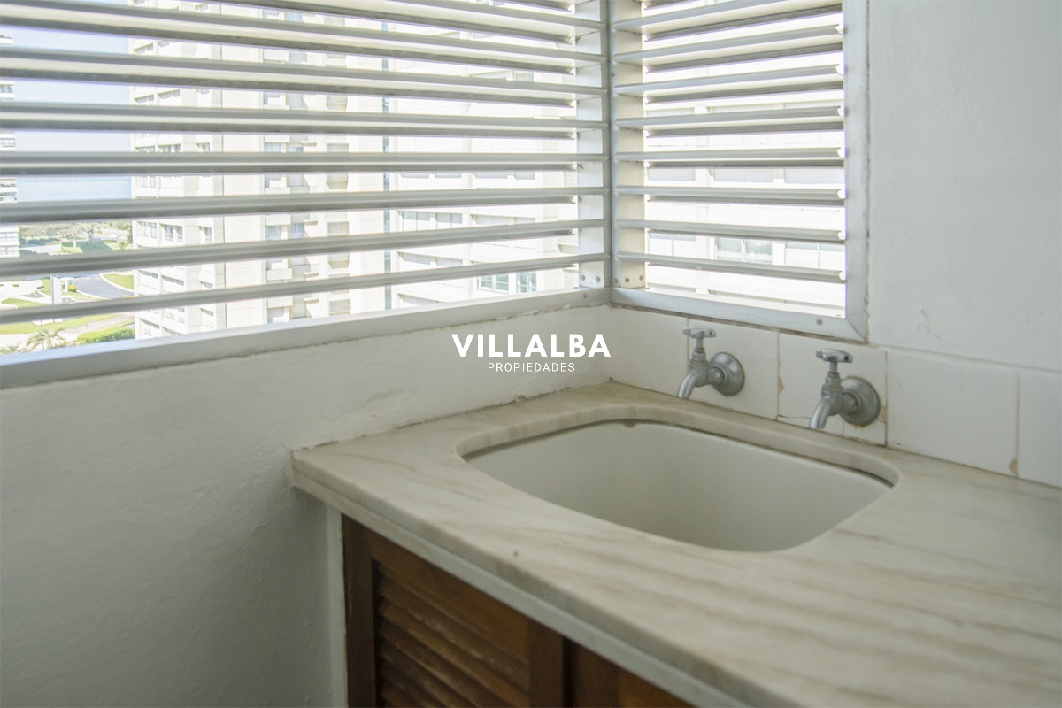 Apartamento ID.2167 - Apartamento en venta, Torre Fragata con hermosa vista al mar.